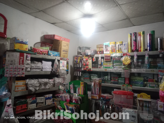দোকান মালামাল সহ বিক্রি হবে